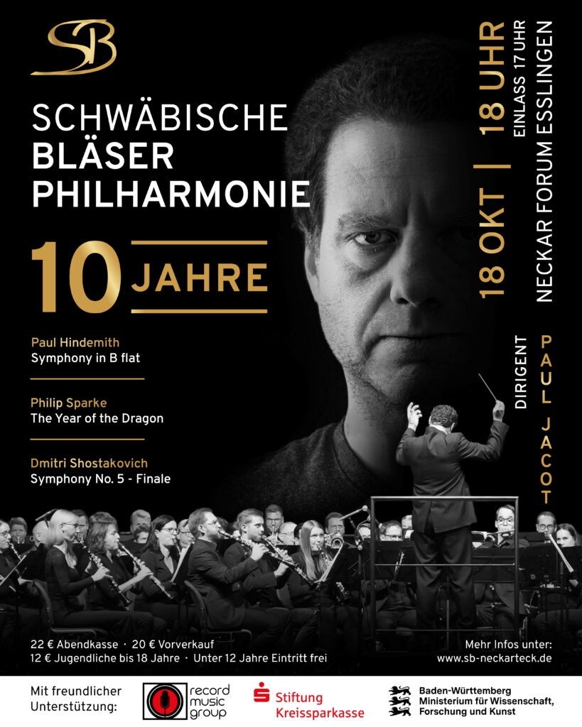 Das Plakat kündigt zehn Jahre Schwäbische Bläserphilharmonie mit Dirigent Paul Jacot und Werken von Hindemith, Sparke und Schostakowitsch an.